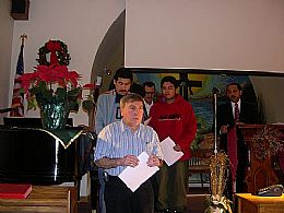 Bautizos Enero 1 del 2006: 
Entrega de Certificados de Bautismo